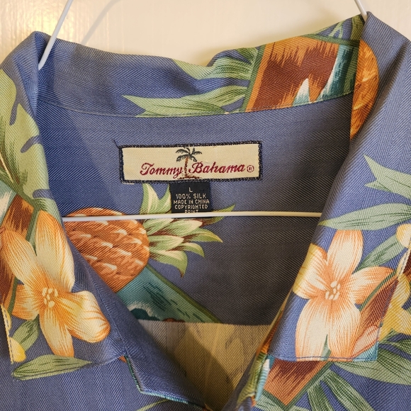 Tommy Bahama 100% Silk Shirt, L, Original Fit, Button Front - Picture 3 of 5